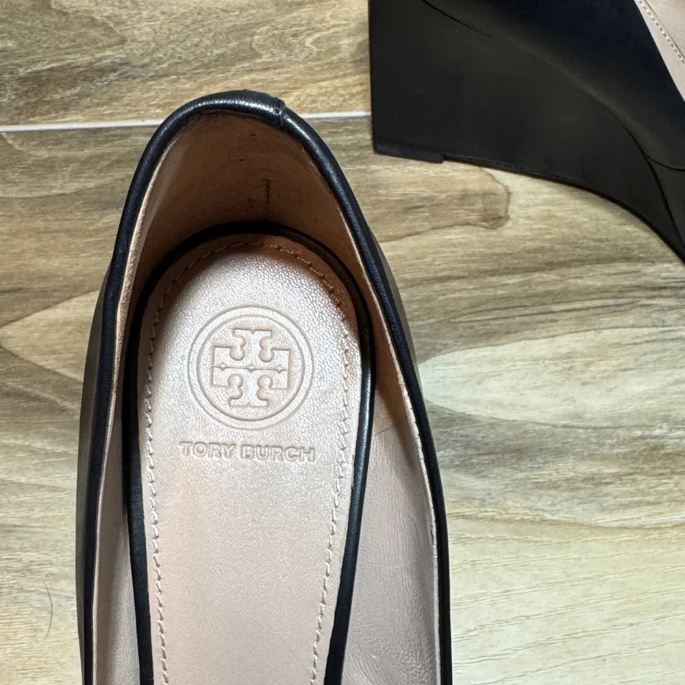 Tory Burch Black Leather Logo Cap-Toe Pumps with Gold Emblem - Picture 2 of 10